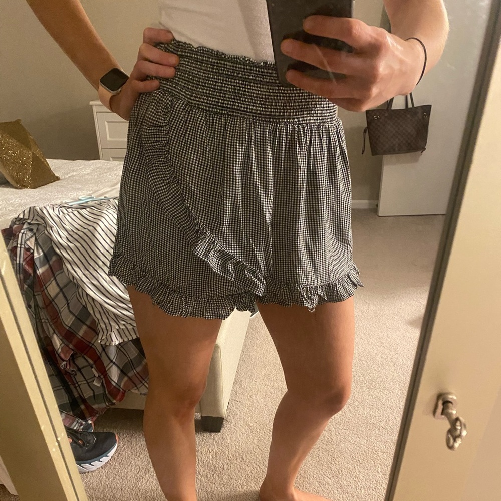 Black and white ruffle shorts